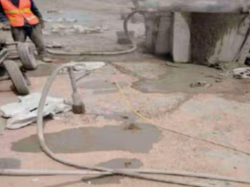 烈山水泥混凝土路面板底注浆技术 路面脱空注浆整治方案